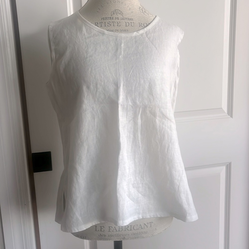 NWT Moonlight white 100% linen crew neck tank top side slits. Small